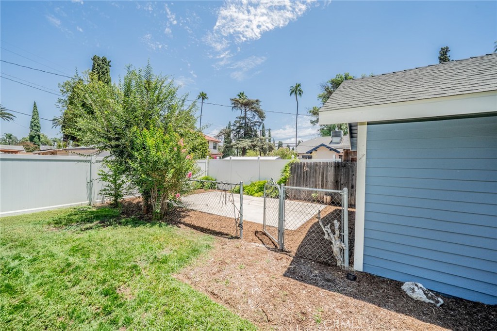 4143 Edgewood Place Riverside, CA 92506 - Photo 30 of 36