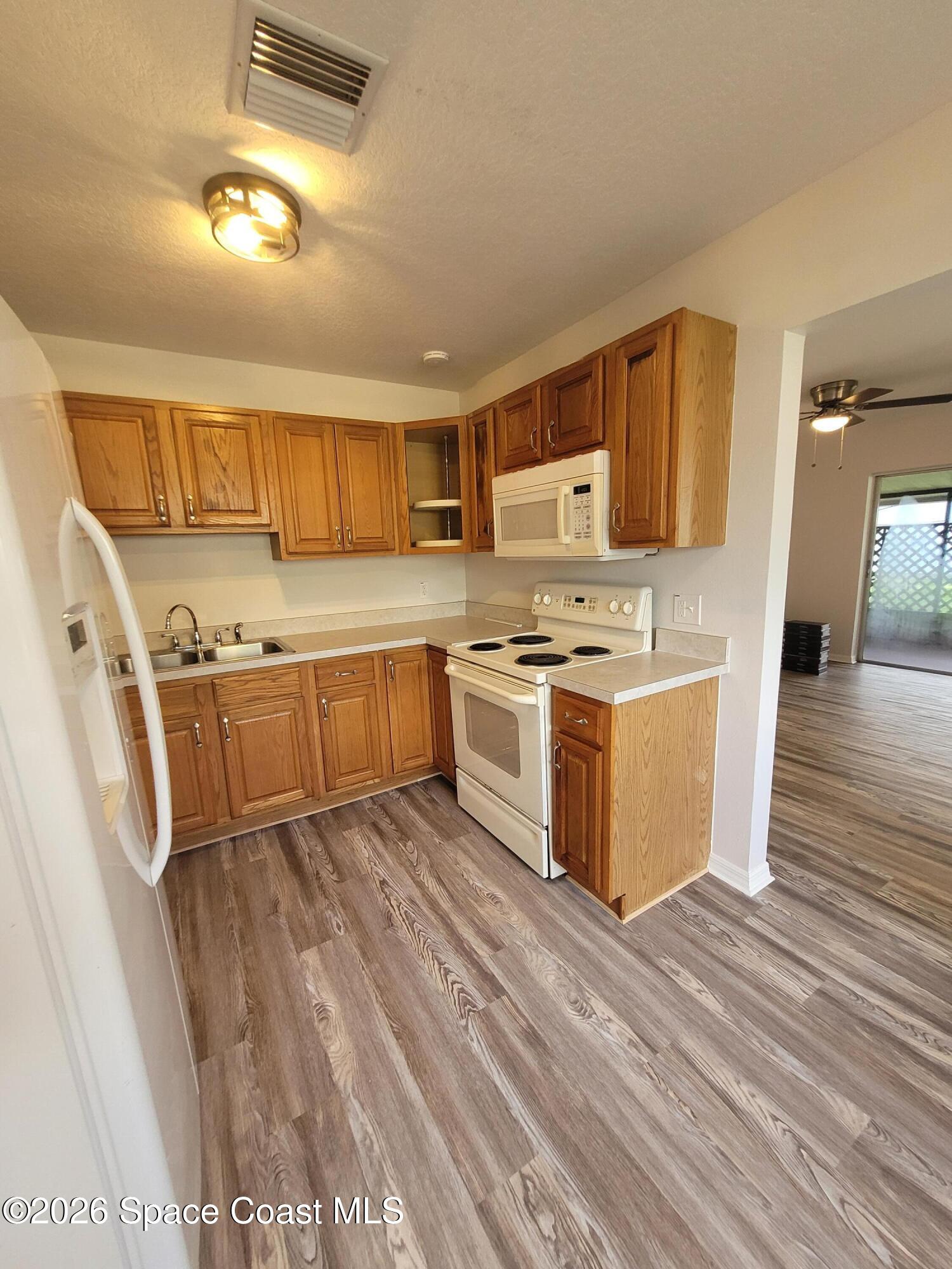 413 Del Monte Road, Unit B Sebastian, FL 32958 - Photo 4 of 10 1000063559