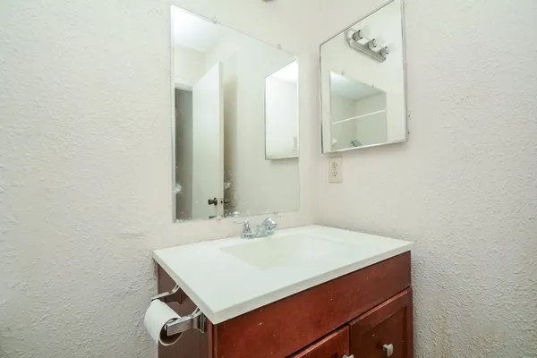 $90,000 | 9700 Leawood Boulevard, Unit 1601, Houston, TX 77099