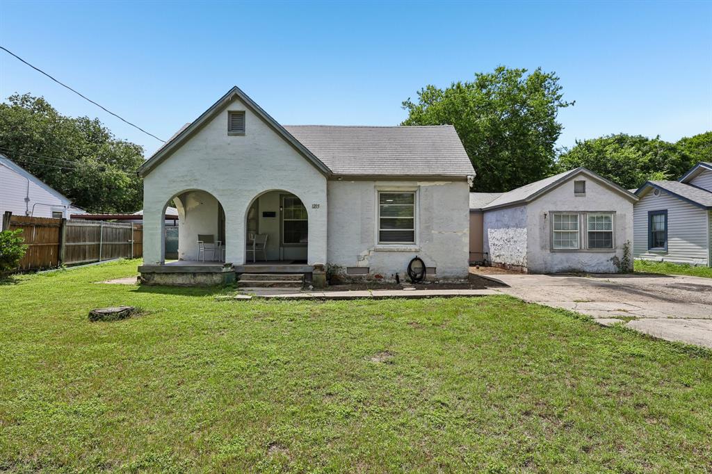 1215 Churchill Road River Oaks, TX 76114 - Photo 1 of 7