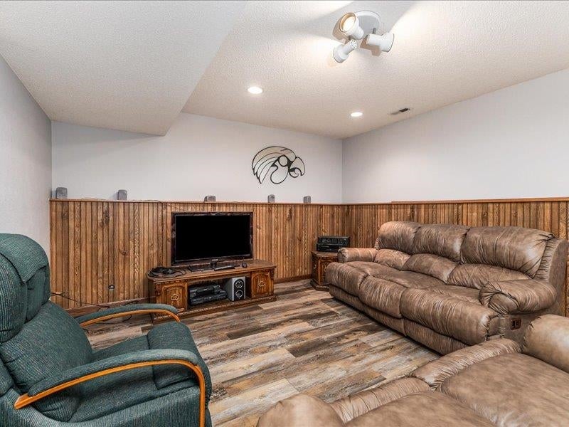 5250 Saratoga Road Dubuque, IA 52002 - Photo 34 of 44 Gallery Image 34