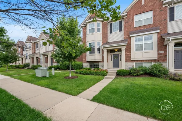 $450,000 | 2945 Henley Lane, Naperville, IL 60540
