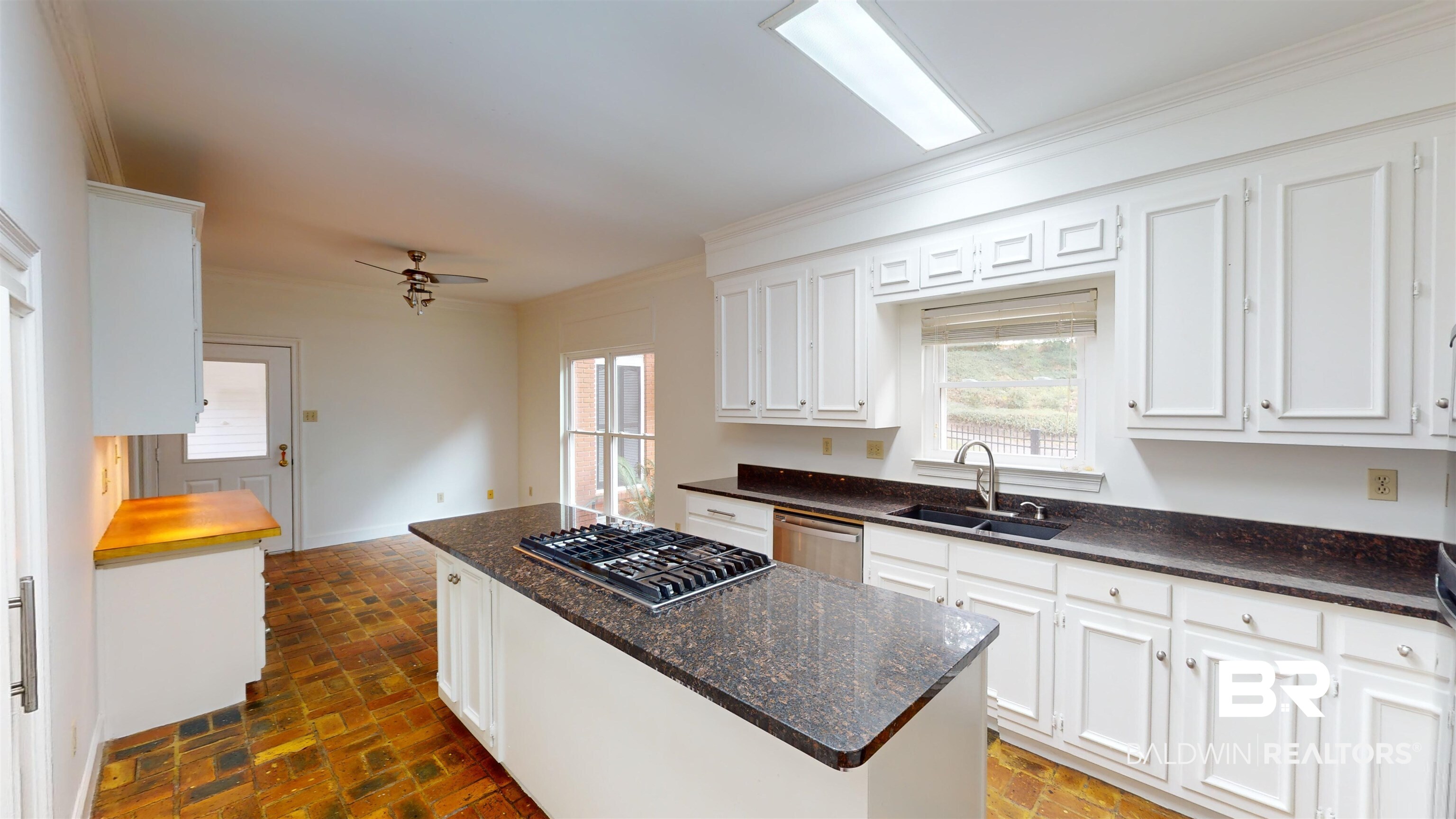 5700 North Regency Court Mobile, AL 36609 - Photo 10 of 24 Kitchen