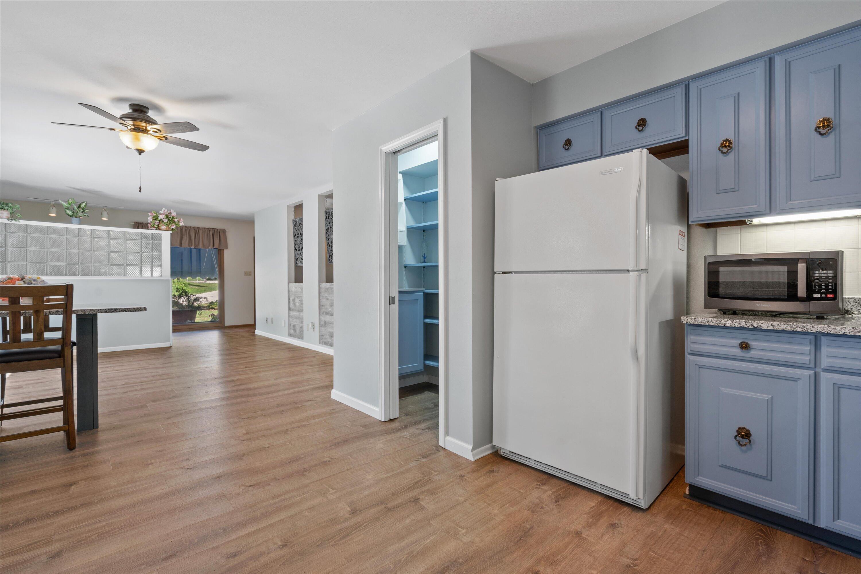 3240 South Hickory Road New Berlin, WI 53151 - Photo 5 of 37 12-DSC02604