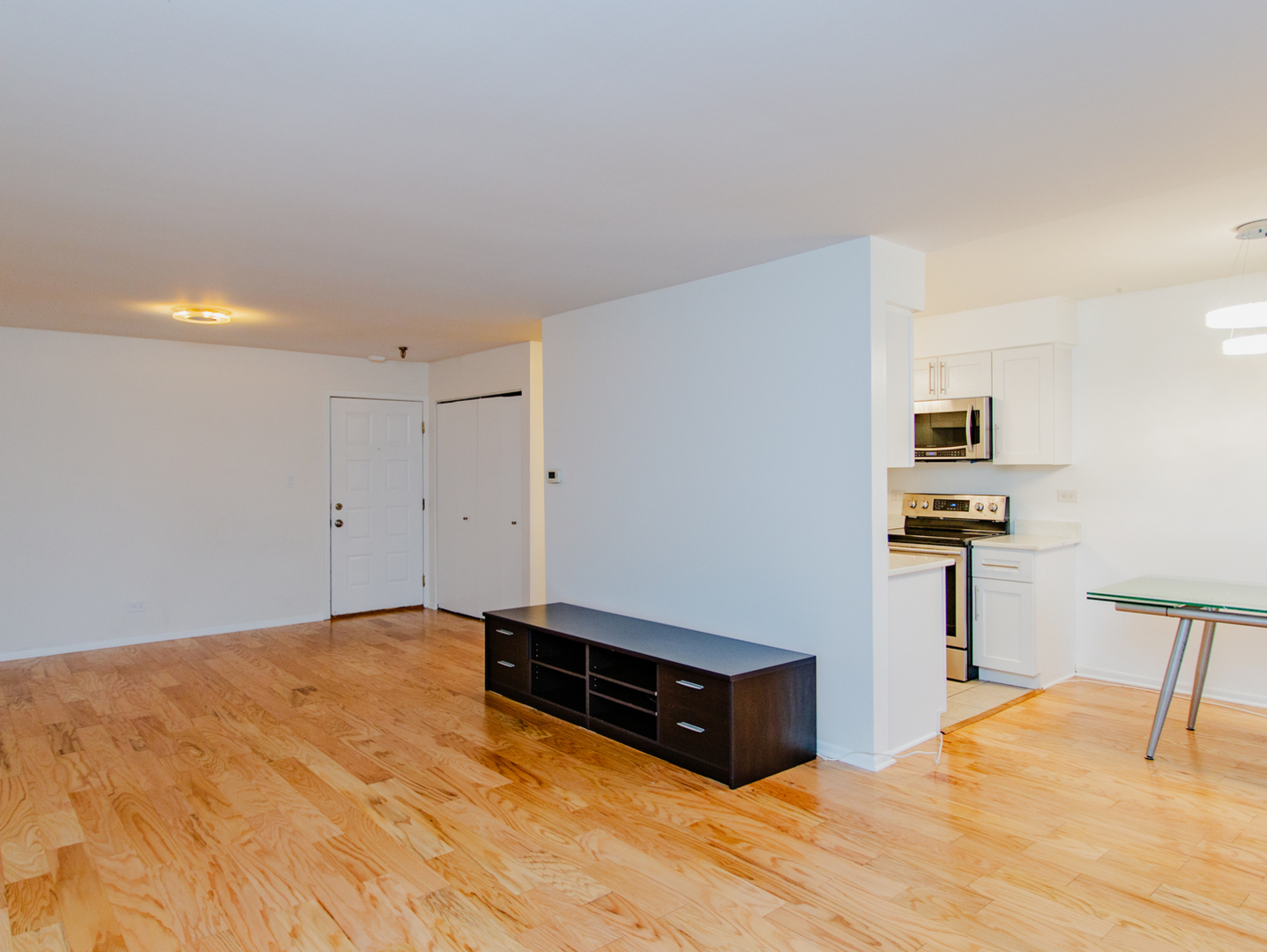 1400 North Elmhurst Road, Unit 213 Mount Prospect, IL 60056 - Photo 3 of 14 a room with a bed and a view of kitchen