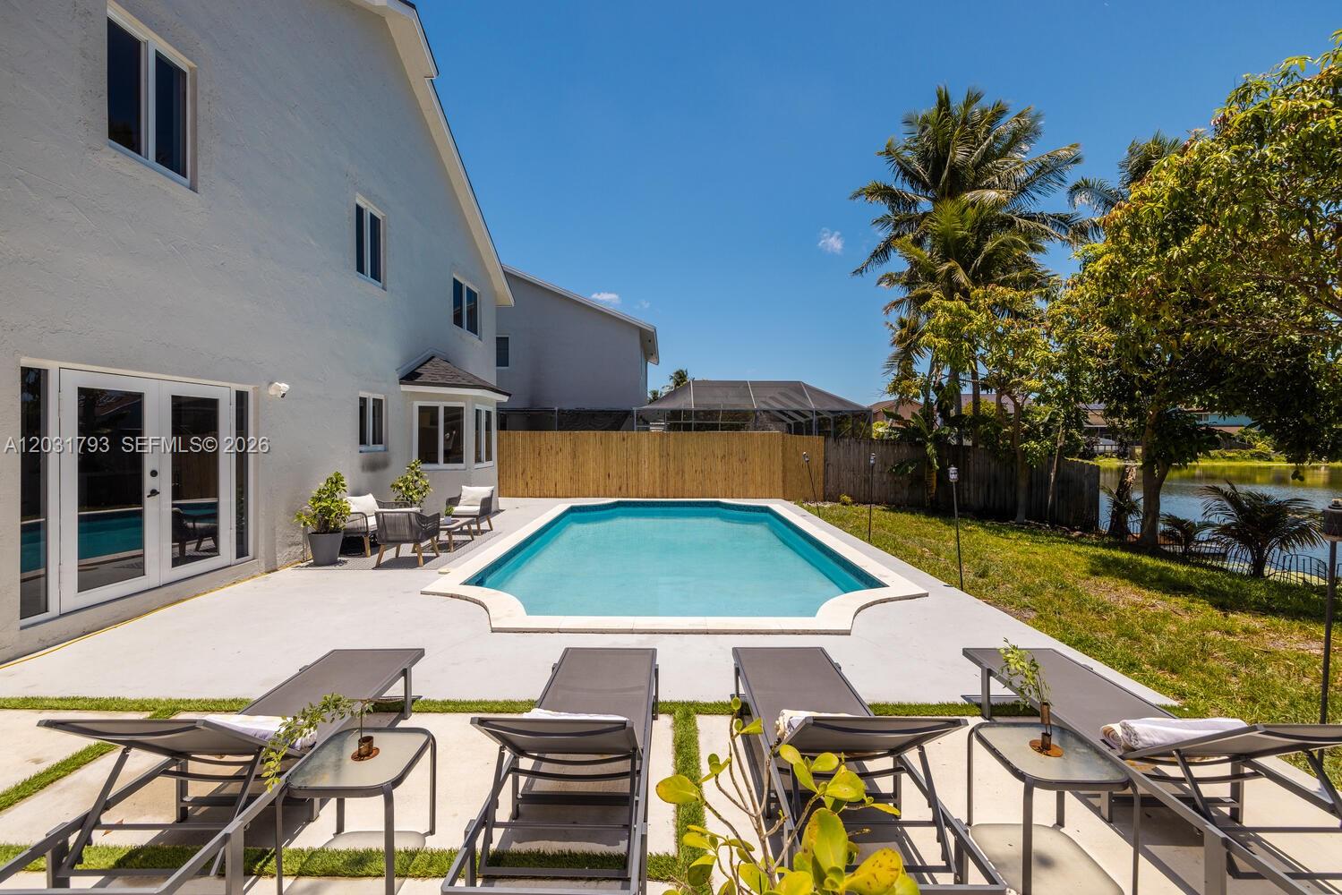 9650 Southwest 9th Court Pembroke Pines, FL 33025 - Photo 10 of 35