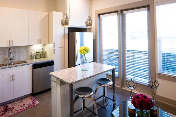 $1,390 | 6000 Gaston Avenue, Unit 206, Dallas, TX 75214
