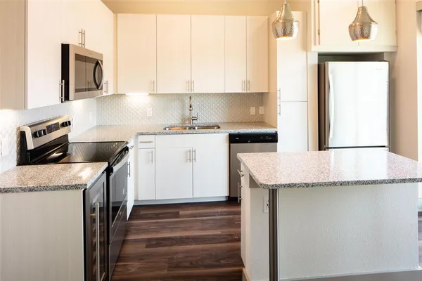 $1,390 | 6000 Gaston Avenue, Unit 206, Dallas, TX 75214