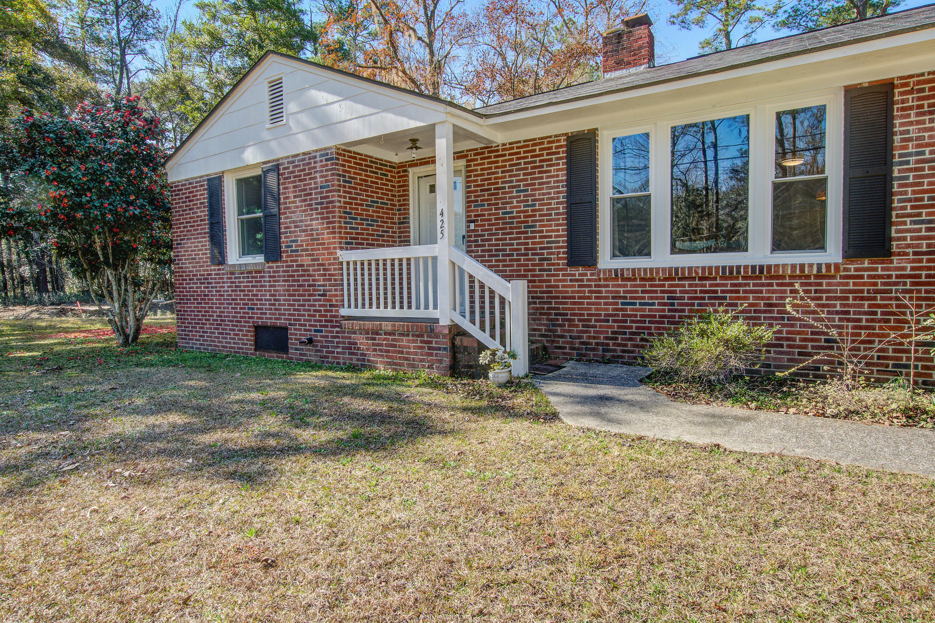 425 Ravenwood Road Walterboro, SC 29488 - Photo 4 of 49 Brand new windows