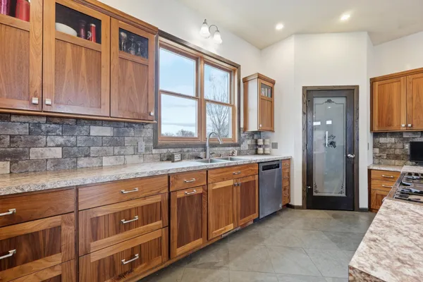 $939,999 | 5365 159th Avenue Southeast, Kindred, ND 58051