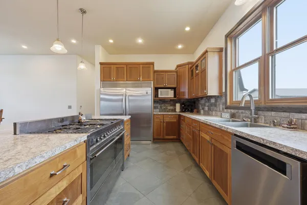 $939,999 | 5365 159th Avenue Southeast, Kindred, ND 58051