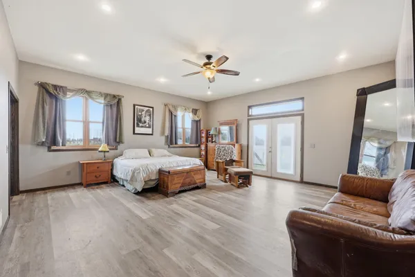 $939,999 | 5365 159th Avenue Southeast, Kindred, ND 58051