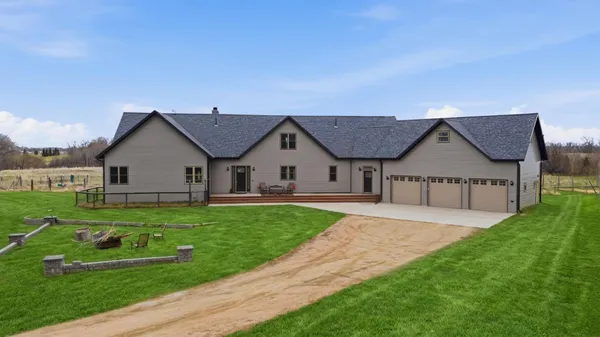 $939,999 | 5365 159th Avenue Southeast, Kindred, ND 58051