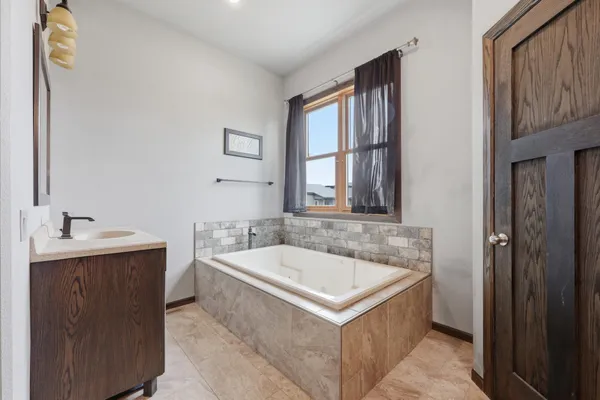 $939,999 | 5365 159th Avenue Southeast, Kindred, ND 58051