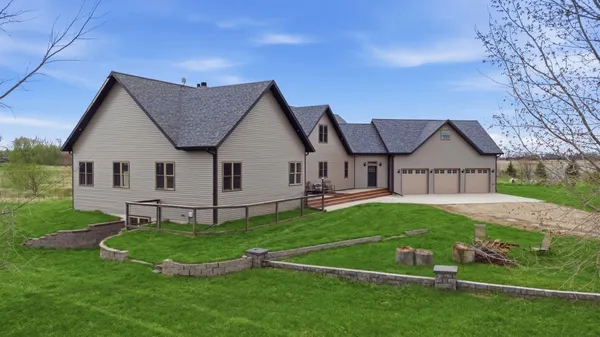 $939,999 | 5365 159th Avenue Southeast, Kindred, ND 58051