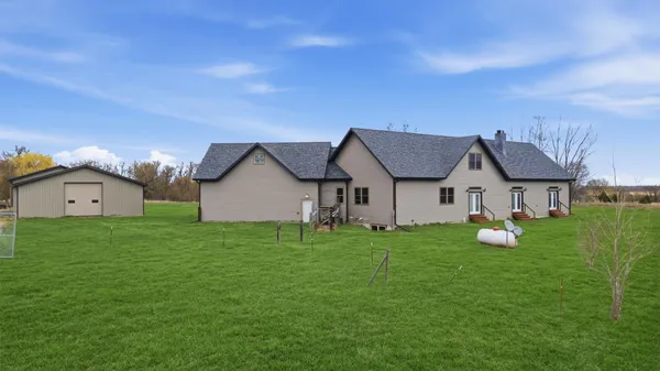 $939,999 | 5365 159th Avenue Southeast, Kindred, ND 58051