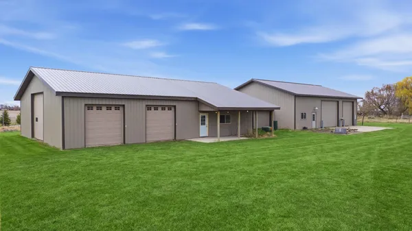 $939,999 | 5365 159th Avenue Southeast, Kindred, ND 58051