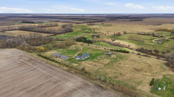 $939,999 | 5365 159th Avenue Southeast, Kindred, ND 58051