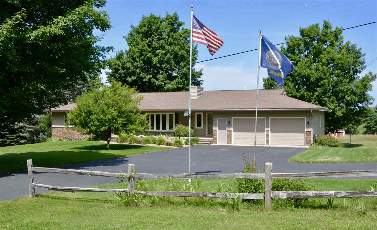 10215 East Fort Road Suttons Bay, MI 49682 - Photo 3 of 60 1851099-2.JPG