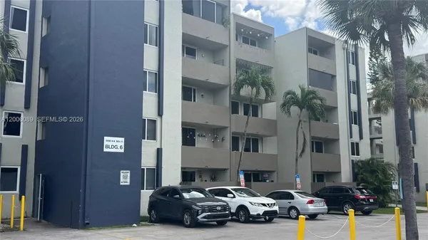 $2,050 | 10090 Northwest 80th Court, Unit 1203, Hialeah Gardens, FL 33016