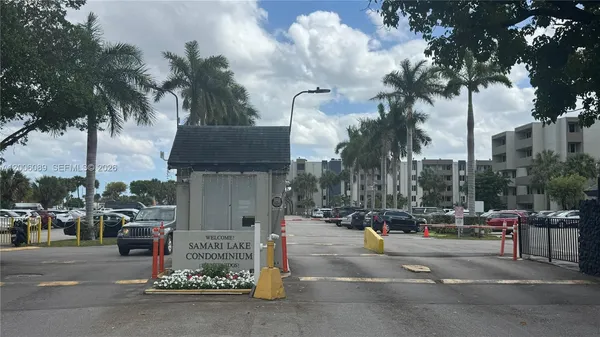 $2,050 | 10090 Northwest 80th Court, Unit 1203, Hialeah Gardens, FL 33016