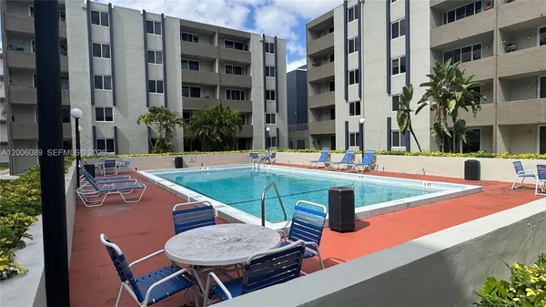 $2,050 | 10090 Northwest 80th Court, Unit 1203, Hialeah Gardens, FL 33016