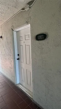 $2,050 | 10090 Northwest 80th Court, Unit 1203, Hialeah Gardens, FL 33016