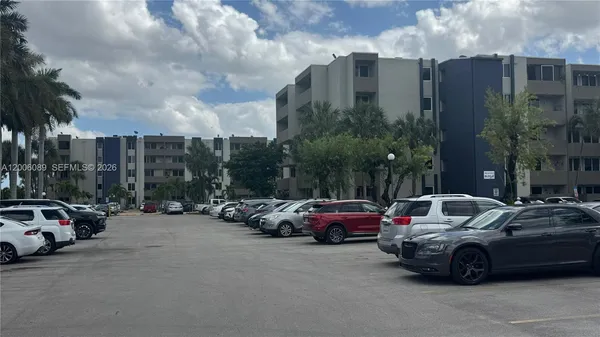 $2,050 | 10090 Northwest 80th Court, Unit 1203, Hialeah Gardens, FL 33016