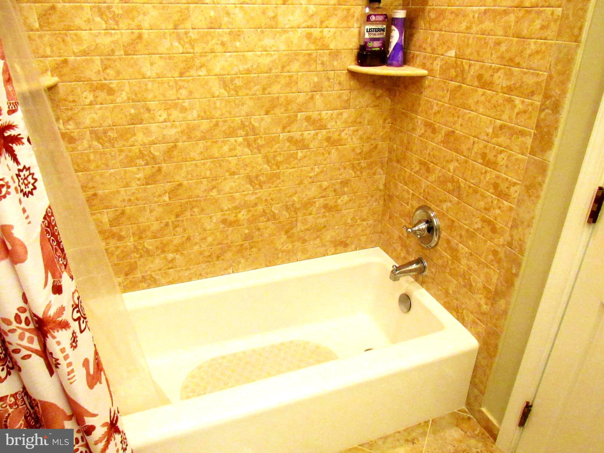 214 Greendale Road Philadelphia, PA 19154 - Photo 23 of 32 Hallway Bathroom