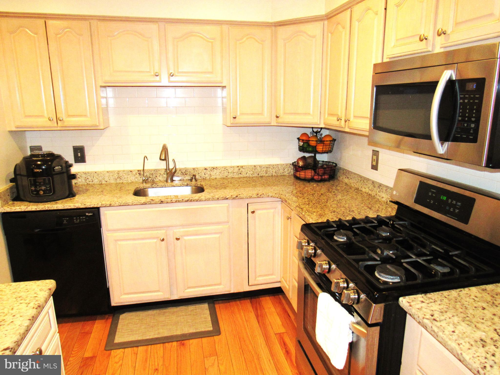 214 Greendale Road Philadelphia, PA 19154 - Photo 9 of 32 Kitchen