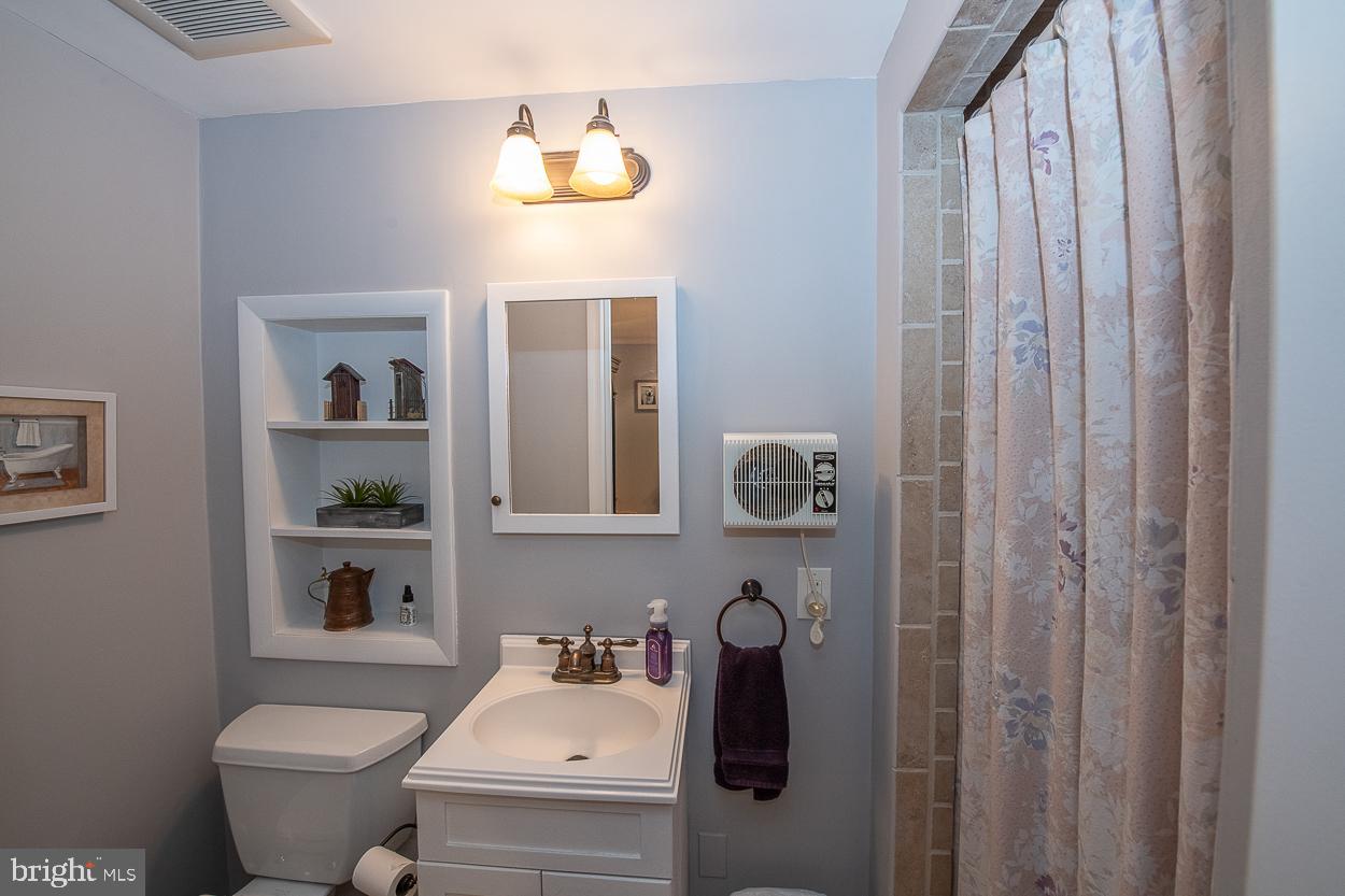 361 Inwood Road Ardmore, PA 19003 - Photo 11 of 31 Full Bathroom in family room