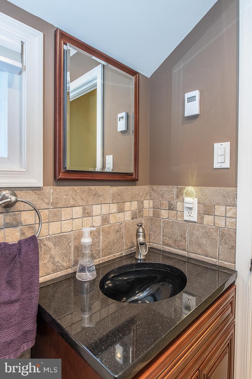 361 Inwood Road Ardmore, PA 19003 - Photo 22 of 31 Upstairs full bathroom