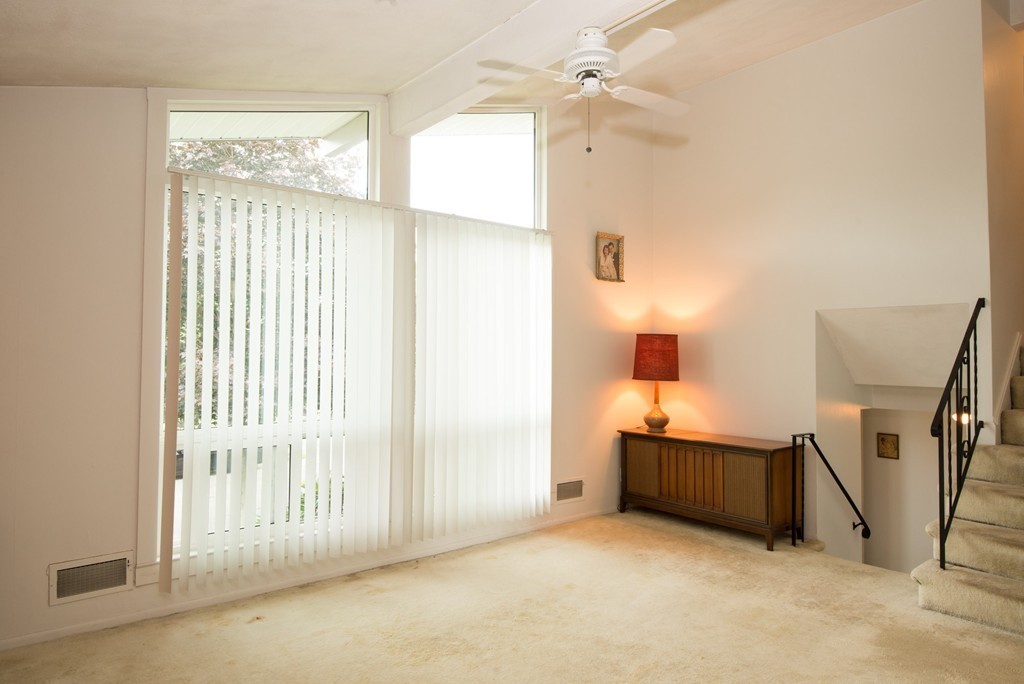 11 Longstreet Road Peabody, MA 01960 - Photo 3 of 23 Gallery Image 3