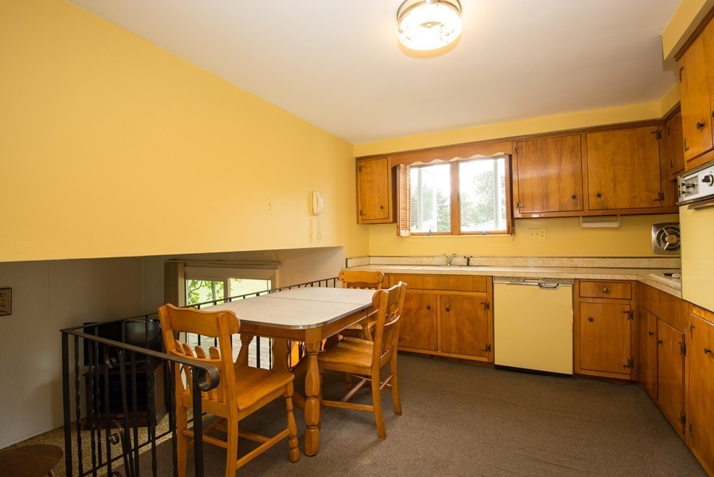 11 Longstreet Road Peabody, MA 01960 - Photo 8 of 23 Gallery Image 8