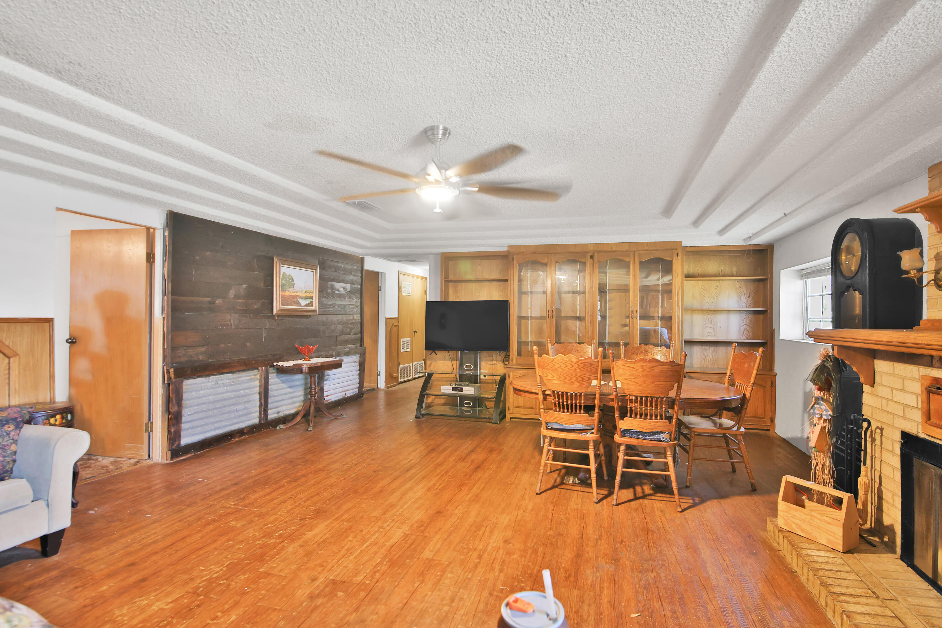 1211 140th Street Lubbock, TX 79423 - Photo 35 of 48 a living room with furniture and a table