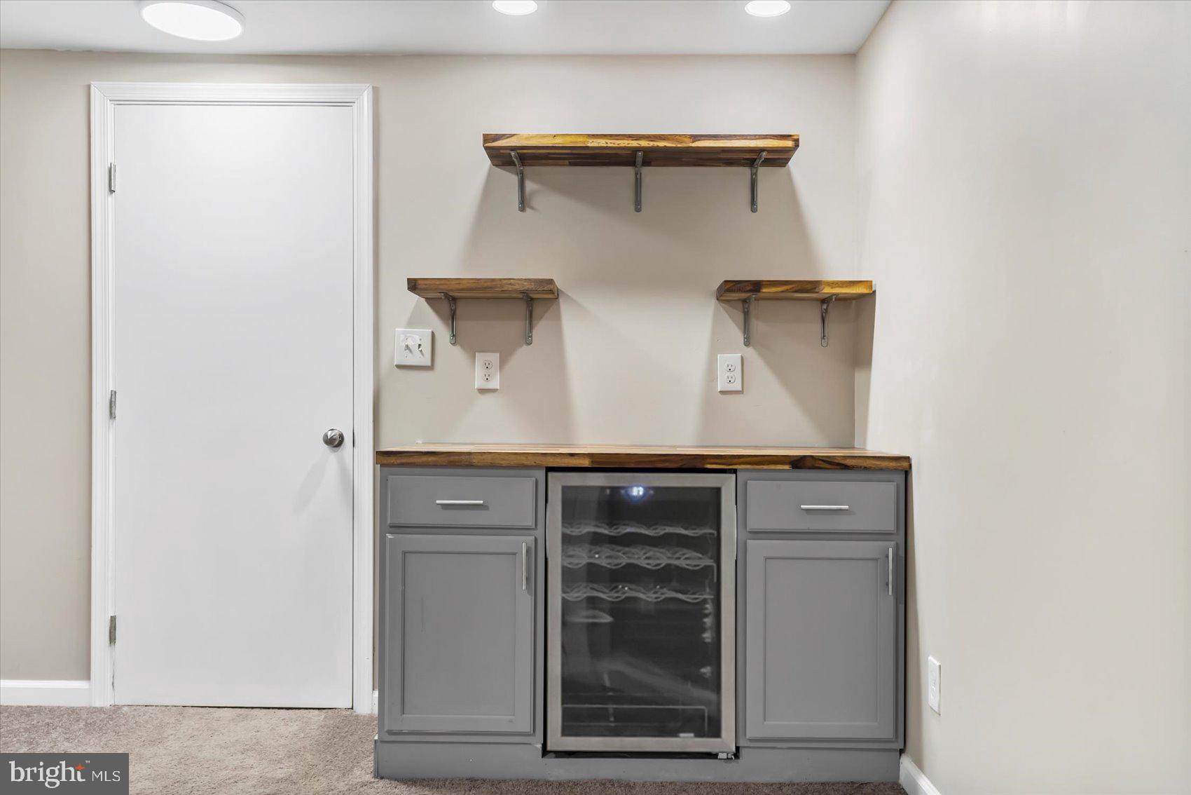 4024 Annellen Road Baltimore, MD 21215 - Photo 43 of 47 Dry Bar