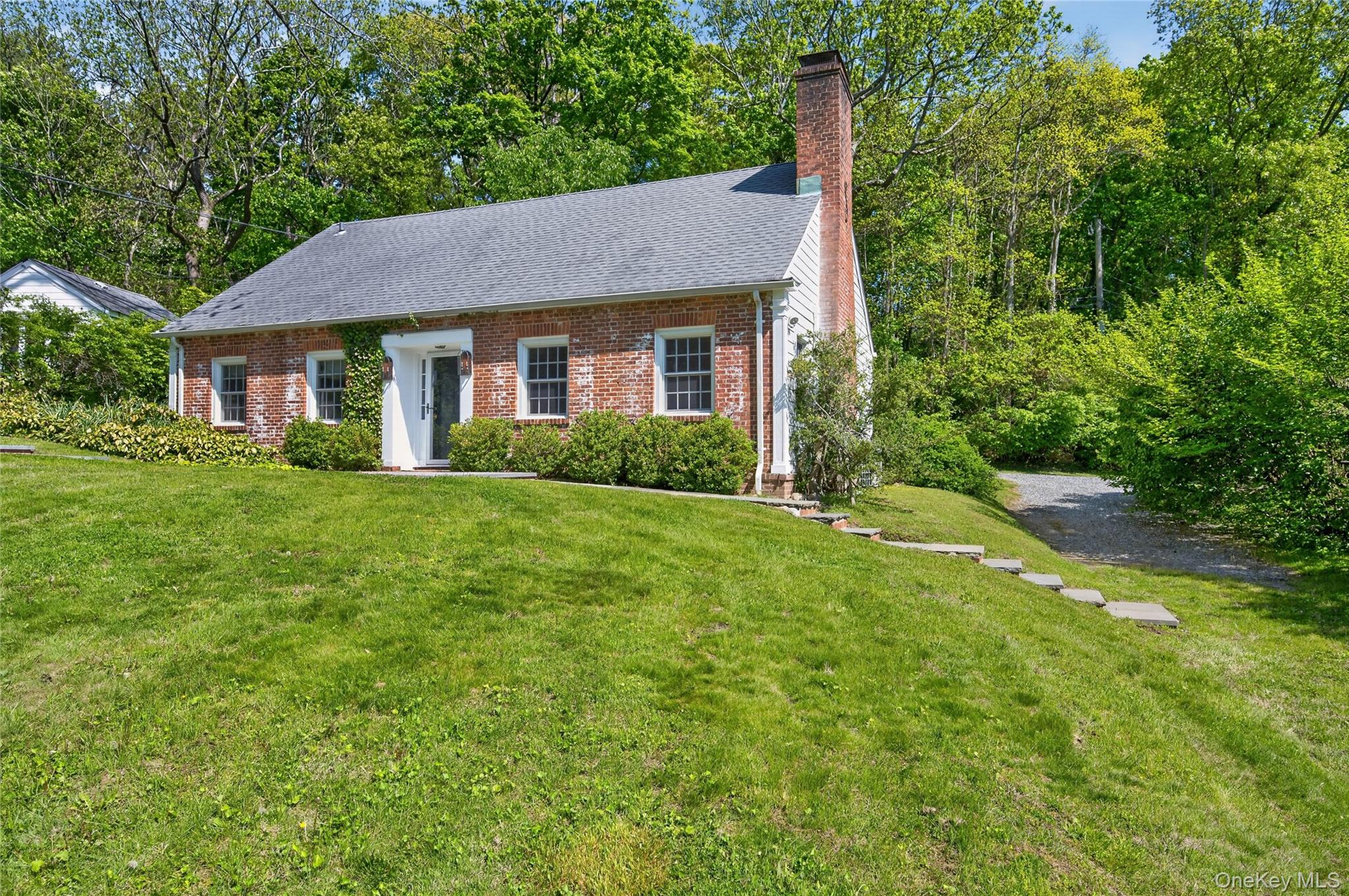 490 Duck Pond Road Locust Valley, NY 11560 - Photo 3 of 24 Gallery Image 3