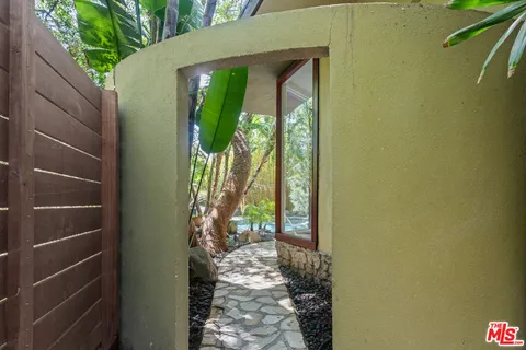 $2,995,000 | 2617 Harlesden Court, Los Angeles, CA 90046