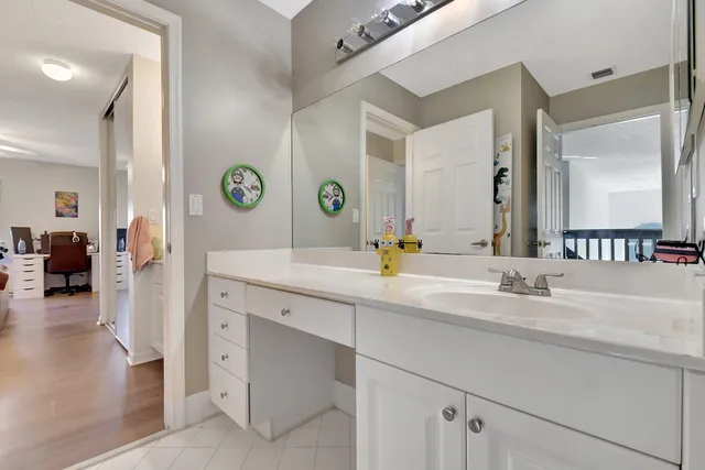 a en suite bathroom with a sink and a mirror
