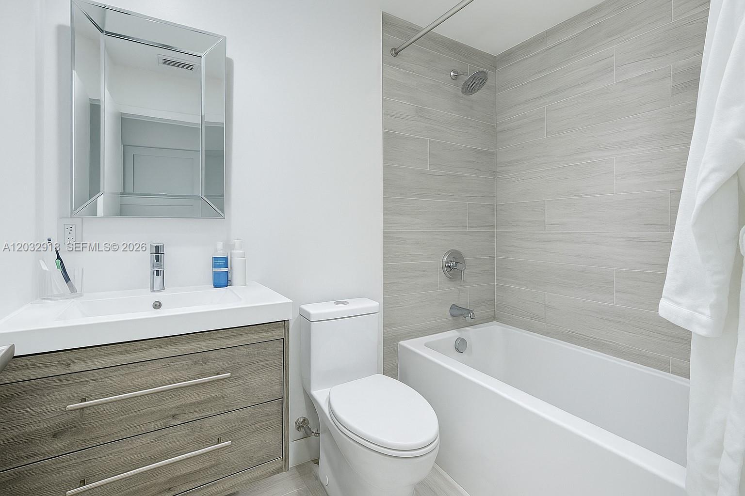 2075 Ixora Road North Miami, FL 33181 - Photo 20 of 32