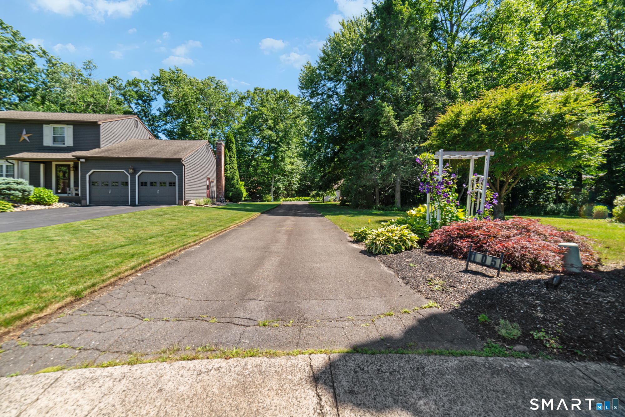 105 Inwood Lane Bristol, CT 06010 - Photo 6 of 40 Driveway