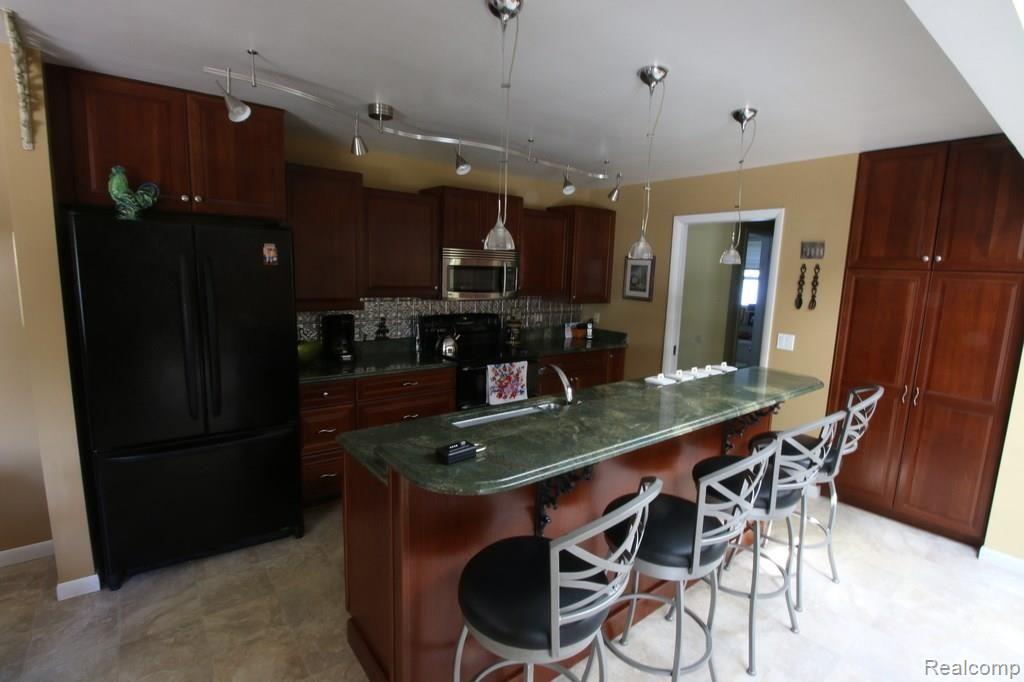 26432 Springland Street Farmington, MI 48334 - Photo 12 of 34