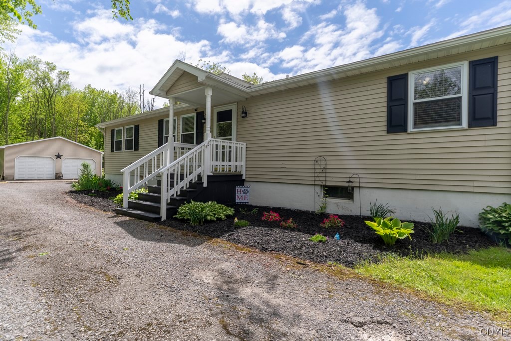 7226 Lakeshore Road Cicero, NY 13039 - Photo 1 of 43