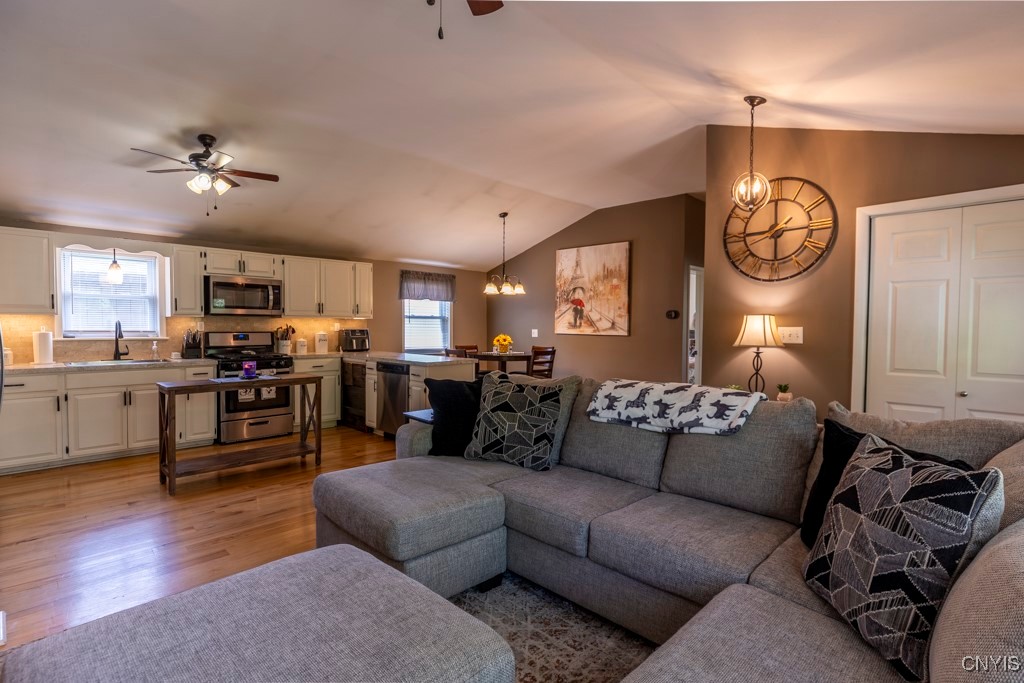 7226 Lakeshore Road Cicero, NY 13039 - Photo 12 of 43