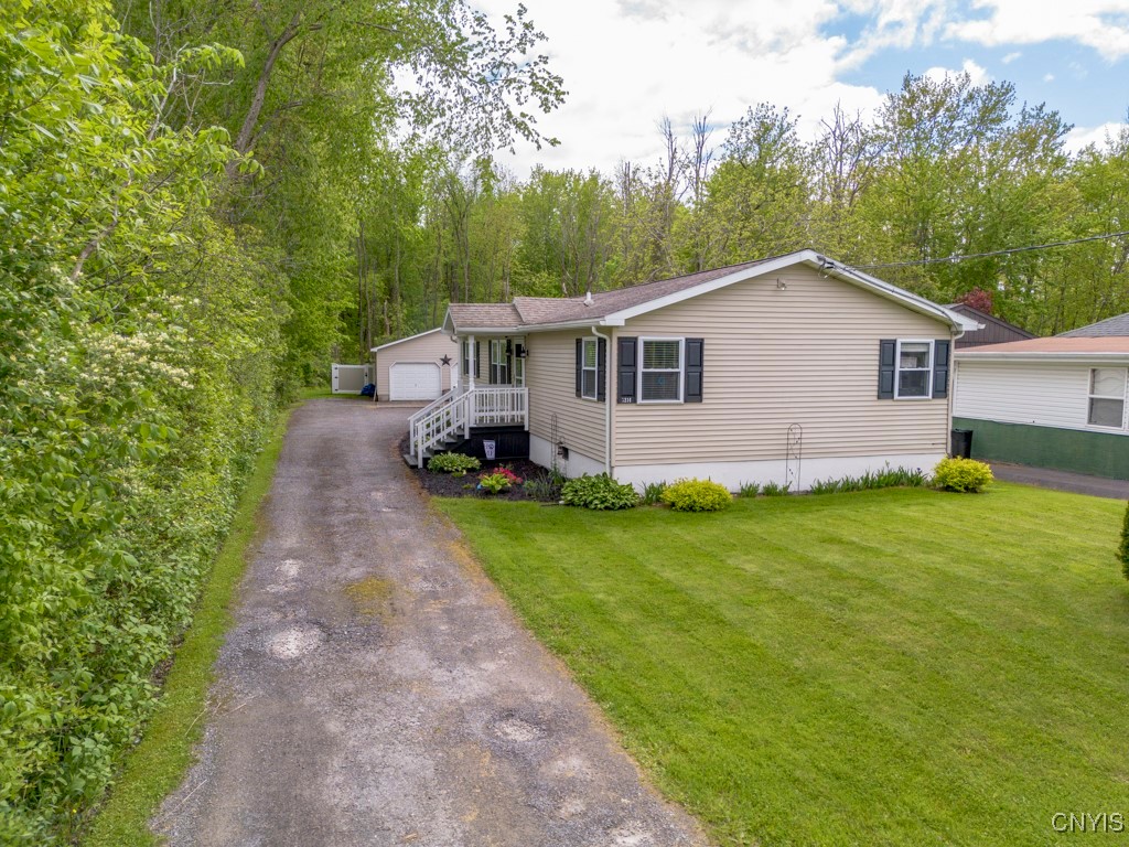 7226 Lakeshore Road Cicero, NY 13039 - Photo 37 of 43