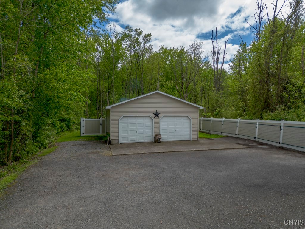 7226 Lakeshore Road Cicero, NY 13039 - Photo 38 of 43