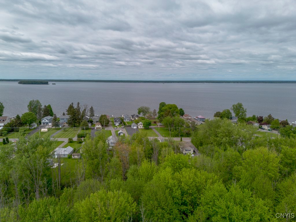 7226 Lakeshore Road Cicero, NY 13039 - Photo 4 of 43