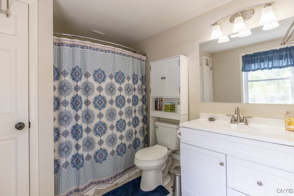 7226 Lakeshore Road Cicero, NY 13039 - Photo 5 of 43