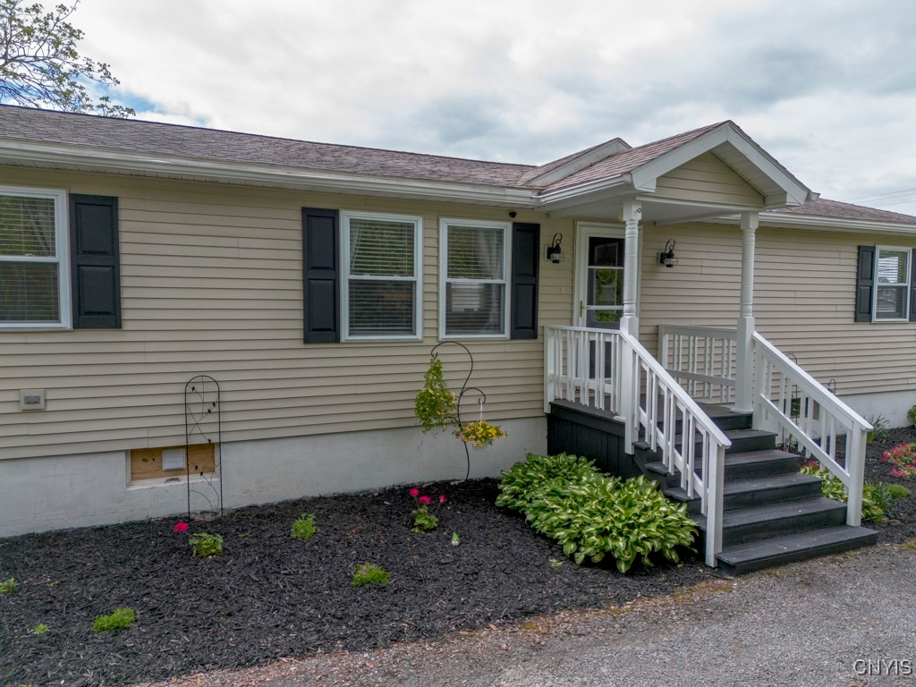 7226 Lakeshore Road Cicero, NY 13039 - Photo 6 of 43