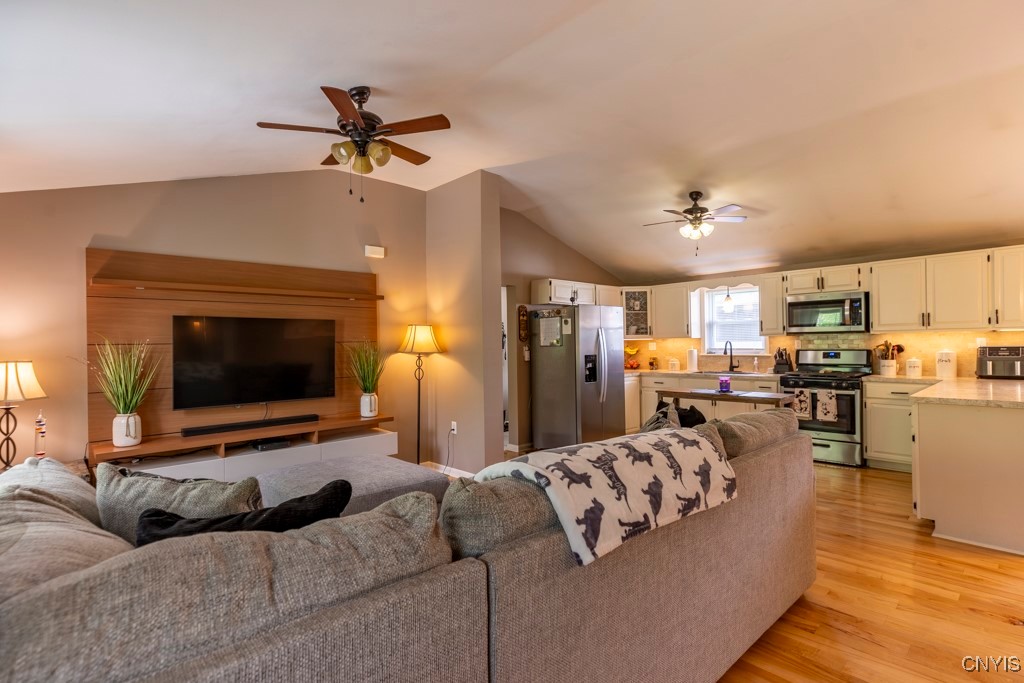 7226 Lakeshore Road Cicero, NY 13039 - Photo 9 of 43